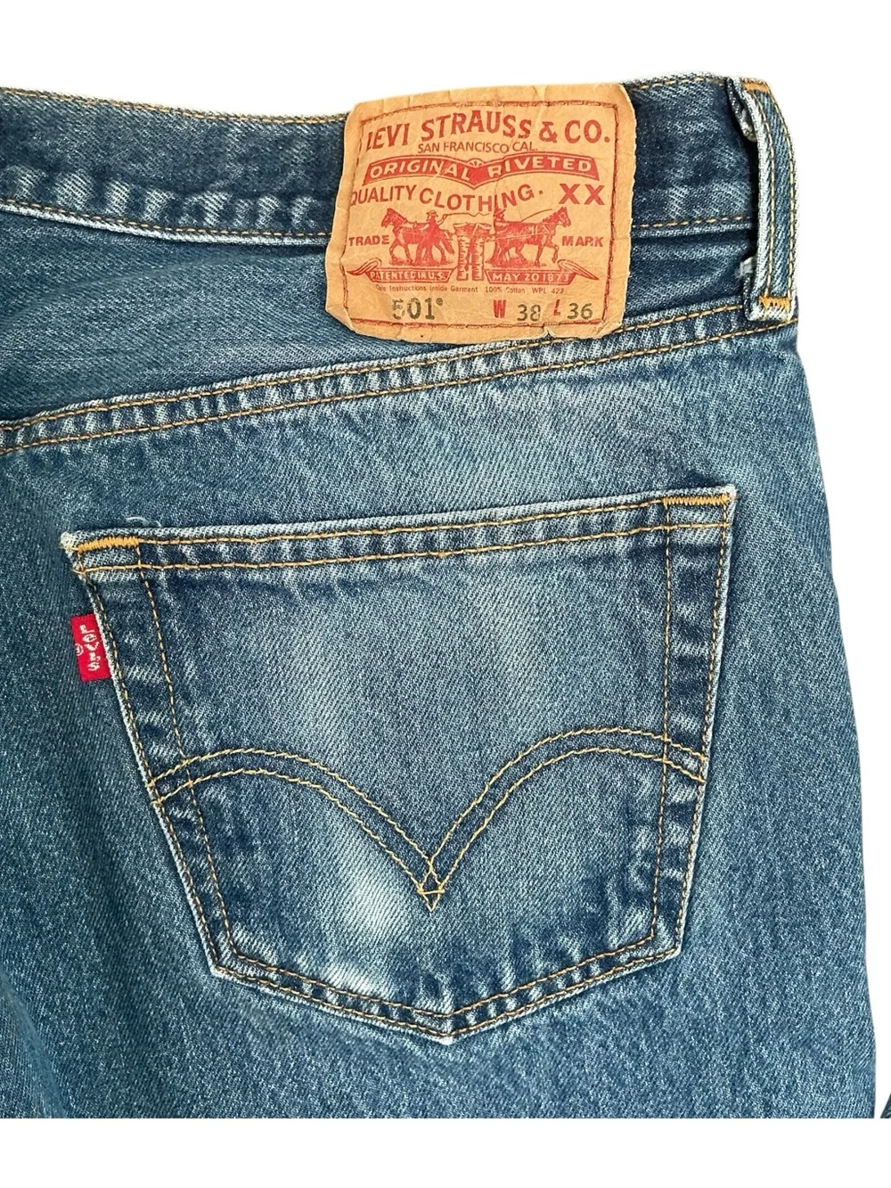Vintage Levi’s 501 button fly medium wash straight leg jeans 34 x 32